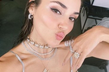 Hande Erçel ailesi için kesenin ağzını açtı!