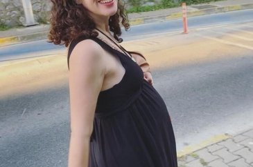 Ünlü oyuncu Ayfer Dönmez doğum fotoğraflarını paylaştı!
