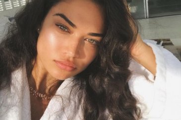 Shanina Shaik'ten çıplak poz!
