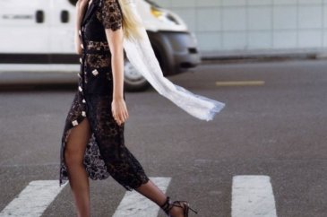 Gigi Hadid Self Portrait'in reklam yüzü oldu
