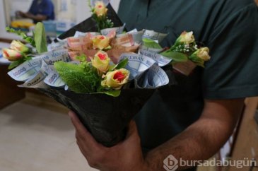 Lübnan'da çiçek yerine para buketi