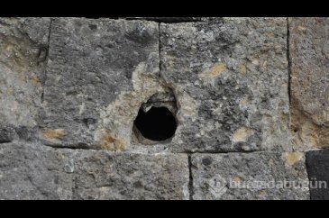 Kars'ta defineciler kiliseyi kazdı