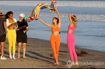 Victoria's Secret modelleri, stilleriyle sahilin tadını çıkardı