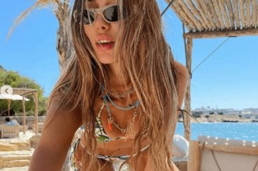 Şevval Şahin'in bikinili pozları