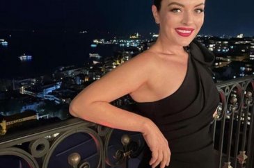 Ezgi Mola'nın tatil tercihi karavan oldu