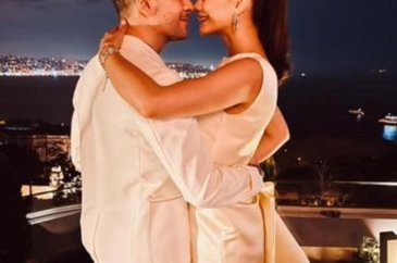 Demet Özdemir ve Oğuzhan Koç'tan plaj pozu!