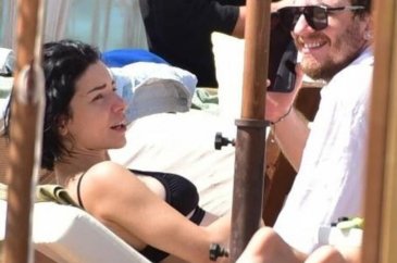 Merve Boluğur ve sevgilisi tatilde görüntülendi