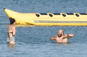 Meriç Aral ile Serkan Keskin'in deniz romantizmi!