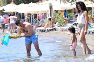 Azra Akın ile eşi Atakan Koru tatilde