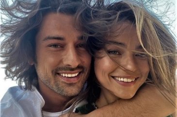 Alp Navruz ve Ayça Ayşin Turan'dan mutluluk pozları