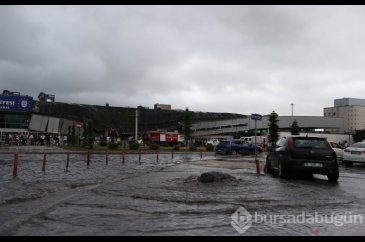 Sağanak yağış Bursa'yı etkisi altına aldı