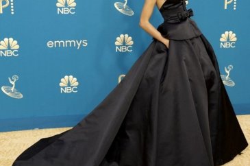 74. Emmy Ödülleri kırmızı halı şıklığı

