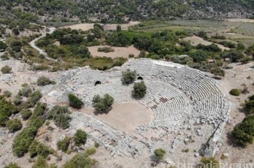 Kaunos Antik Kenti'ndeki tiyatroya restorasyon
