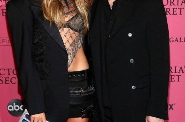 Şarkıcı Adam Levine'in eşini aldattığı iddia edildi
