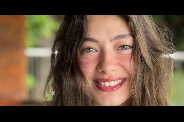 Neslihan Atagül'den havuz pozu