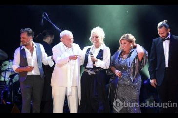 Semiramis Pekkan 53 yıl sonra şarkı söyledi
