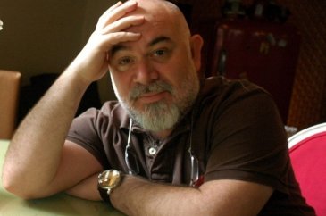 Boşanma aşamasındaki Güven Kıraç başka bir kadınla el ele görüntüle...