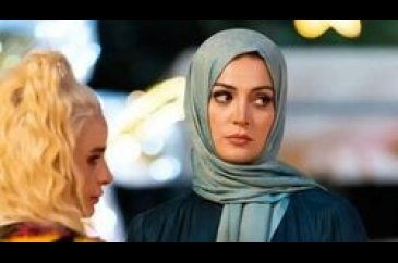 İrem Sak, başörtüsü taktı
