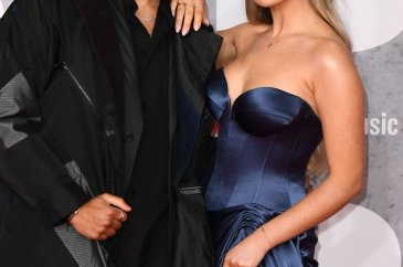 Perrie Edwards ve Alex Oxlade 3,5 milyon sterlinlik malikanesi soyu...