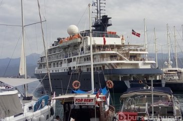 Fethiye'ye gelen turistler esnafı sevindirdi