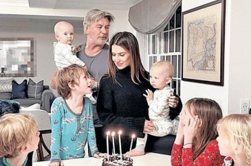 Alec Baldwin ve Hilaria Baldwin'den yeni poz