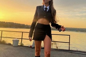 Serenay Sarıkaya 150 bin TL'lik elbise giydi