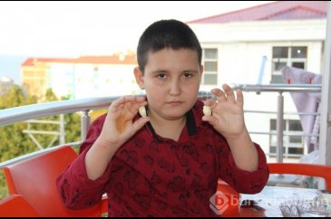 9 yaşındaki Muhammed leblebi yer gibi sarımsak tüketiyor