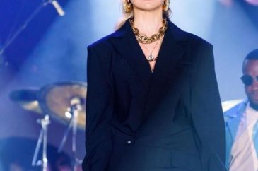 Hadise, eşitsizliğe isyan etti