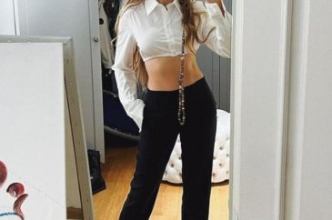Serenay Sarıkaya'dan sıfır makyaj pozu