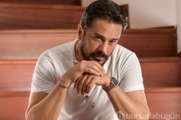 Emre Altuğ takipçilerini yıllar öncesine götürdü
