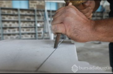 Bergama Antik Kenti'ndeki 2 bin yıllık eserlere dokunuş