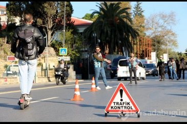 Scooter sürücüleri durduruldu, tek tek ceza kesildi!