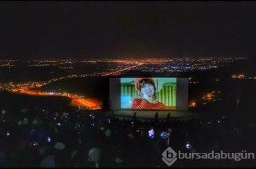 Türkan Şoray Mardin'de hayranlarıyla film izledi
