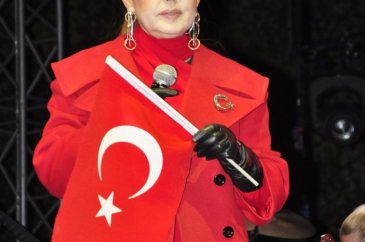 Bursalılar Cumhuriyet'i Nilüfer şarkılarıyla kutladı