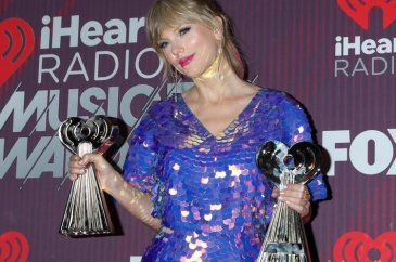T&#65279;aylor Swift ilk 10'u ele geçiren ilk müzisyen oldu!