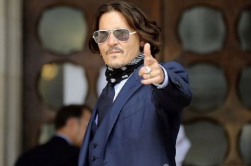 Johnny Depp Rihanna'nın iç çamaşırı markasının defilesinde yürüyecek
