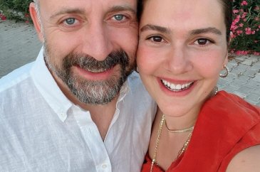 Bergüzar Korel kızı Leyla'nın doğumundan video paylaştı