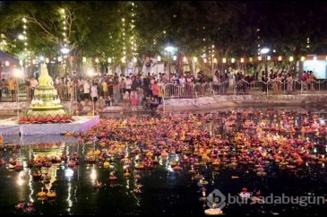 Tayland'daki Loy Krathong Festivali'nde renkli görüntüler
