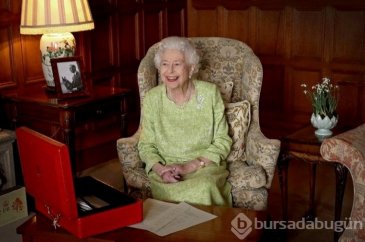 Kraliçe Elizabeth'in ilk heykeli gösterildi