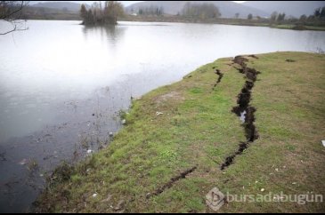 Düzce depreminin ardından toprakta kırılmalar oluştu
