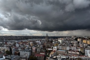 İstanbul'u kara bulutlar kapladı
