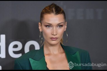 Bella Hadid'in  yılbaşı kampanyası