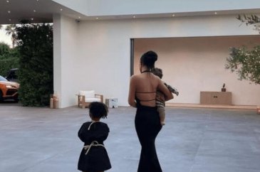 Kylie Jenner oğlunu paylaştı