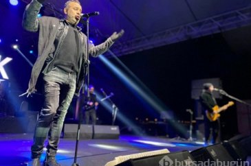Haluk Levent'ten ilginç konser