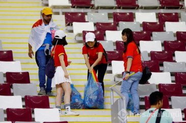 Japon taraftarlar çöp poşetleriyle sembol oldular

