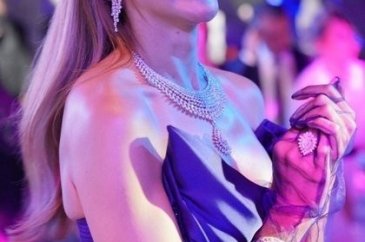 Meryem Uzerli, kızlarıyla ev hallerini yayınladı
