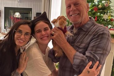 Bruce Willis'ten hem eski hem de şimdiki eşiyle aile fotoğrafı