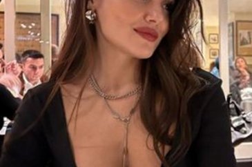Tatilde olan Hande Erçel'den yeni kareler