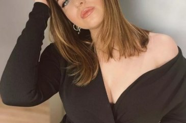 Gizem Güven dekolteli pozlarını paylaştı!