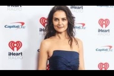Katie Holmes'ın kıyafeti beğenilmedi
